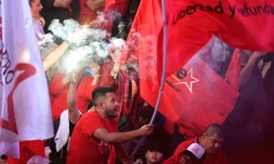 Des partisans de Rixi Moncada, candidate à la présidence du Honduras pour le parti Liberté et Refondation (Libre), assistent à son meeting de clÎture de campagne à Tegucigalpa, le 23 novembre 2025