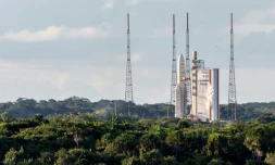 Le lanceur lourd européen Ariane 5, à Kourou en Guyane française le 17 juin 2016