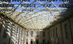 Le "ciel lexical" de la cour de la Cité internationale de la langue française à Villers-Cotterêts (Aisne) le 11 octobre 2023