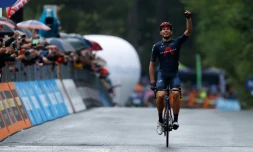 L'Italien Filippo Ganna (Ineos) vainqueur de la 5e étape du Tour d'Italie, entre Mileto et Camigliatello Silano, le 7 octobre 2020