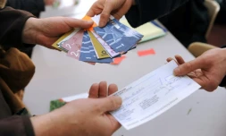 Des billets en "Eusko", la monnaie basque, le 15 janvier 2013 Ă Bayonne