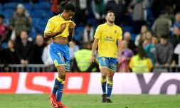 L'attaquant français de Las Palmas Loïc Rémy (g) lors du déplacement à Madrid le 5 novembre 2017