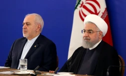 Photo diffusée par la présidence iranienne le 6 août 2019 du président Hassan Rohani (D) et du chef de la diplomatie Mohammad Javad Zarif (G), lors d'une réunion au ministÚre des Affaires étrangÚres à Téhéran