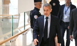 L'ancien président Nicolas Sarkozy arrive à une audience du procès des soupçons de financement libyen, le 25 mars 2025 à Paris