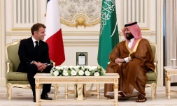 Le prĂ©sident français Emmanuel Macron (g) rencontre le prince hĂ©ritier saoudien Mohammed ben Salmane au palais dâAl-Yamamah, Ă Riyad, le 21 octobre 2026