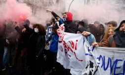 Des étudiants manifestent place de la Nation le 31 mars 2016 à Paris