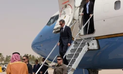 Le chef de la diplomatie américaine, Antony Blinken à son arrivée à l'aéroport de Ryad, le 7 juin 2023 en Arabie saoudite