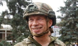 Le gĂ©nĂ©ral Oleksandre Syrsky, alors chef des forces terrestres, aujourd'hui Ă la tĂȘte de forces ukrainiennes, le 10 septembre 2022 dans un lieu non prĂ©cisĂ© en Ukraine