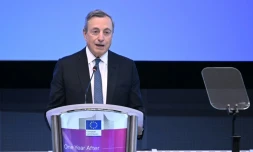 L'ancien président de la Banque centrale européenne Mario Draghi prononce un discours à Bruxelles le 16 septembre 2025  