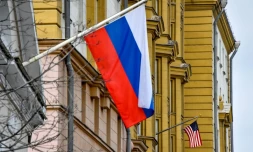 Un drapeau russe Ă Moscou le 2 avril 2018