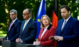 Le ministre-président de Bavière et chef de l’Union chrétienne-sociale (CSU) Markus Söder, le chancelier fédéral Friedrich Merz (CDU), la ministre fédérale du Travail et des Affaires sociales Bärbel Bas (SPD) et le ministre fédéral des Finances et vice-chancelier Lars Klingbeil (SPD) (de la gauche vers la droite) donnent une conférence de presse dans le jardin de la chancellerie à Berlin, le 2 juillet 2026