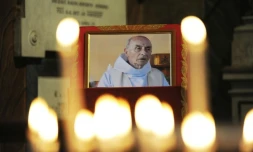 Une photo du pÚre Jacques Hamel exposée le 17 août 2016 à léglise San Luigi dei Francesi à Rome