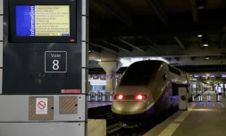 Un TGV bloqué à quai dimanche 8 avril 2018 à la gare Montparnasse