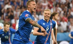 Ragnar Sigurdsson lors du match contre l'Angleterre le 27 juin 2016 à Nice