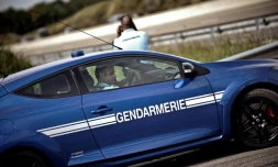 Des gendarmes le 11 août 2011 près de Dijon