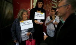 Rassemblement devant le conseil départemental de Seine-Maritime contre la discrimination des couples homosexuels en matière d'adoption le 21 juin 2018 à Rouen