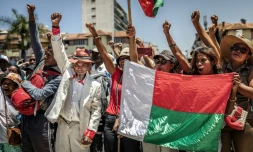 Des manifestants lors d'un rassemblement demandant la démission du président malgache, le 14 octobre 2025 à Antananarivo