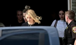 L'actrice Amber Heard sort du tribunal de Fairfax en Virginie après le prononcé du verdict, le 1er juin 2022 