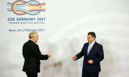 Le secrétaire d'Etat américain Rex Tillerson (G) et le ministre des Affaires étrangères allemand Sigmar Gabriel (D), à Bonn en Allemagne, le 16 février 2017