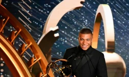 Le prodige du PSG Kylian Mbappé doublement meilleur joueur et meilleur espoir de Ligue 1 aux trophées UNFP à Paris, le 19 mai 2019