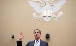 L'ex-avocat de Donald Trump, Michael Cohen, a prêté serment devant les élus du Congrès. "J'ai honte car je sais qui est M. Trump", a-t-il lancé. M. Cohen affirme détenir des "documents irréfutables"