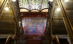 L'escalier et un tableau de l'Hotel Solvay, de l'architecte Victor Horta, emblématique de l'Art Nouveau, le 27 janvier 2021 à Bruxelles