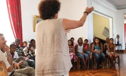 Mercredi 24 Novembre 2010

Présentation d'un conte bilingue sur la condition féminine