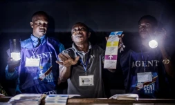 Comptage des votes dans une école de Kinshasa le 30 décembre 2018