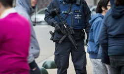 Un policier belge dans le quartier  bruxellois de Molenbeek, le 18 mars  2016