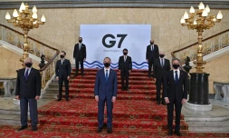 Photo de famille des ministres des Affaires étrangÚres du G7: Josep Borreill pour l'Europe (g, l'Allemand Heiko Maas (2e g), l'Italien Luigi Di Maio (3e g), le Britannique Dominic Raab (4e g), le Japonais Toshimitsu Motegi (5e g), le Français Jean-Yves Le Drian, le Canadien Marc Garneau (7e g) et l'Américain Antony Blinken (8e g), le 4 mai 2021 à Londres