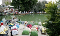 Tentes de migrants le long du canal Saint-Denis Ă Aubervilliers le 17 juillet 2020