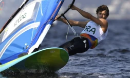 Le Français Pierre Le Coq lors d'une régate de planche à voile RS:X, le 9 août 2016 aux JO de Rio