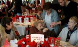 L'association "Les Petits Frères des Pauvres" organise le 24 décembre 2016 à Levallois-Perret, un repas de Noël