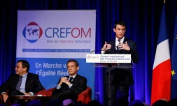 Le Premier ministre Manuel Valls lors du dîner annuel du Conseil représentatif des Français d'Outre-mer (Crefom), le 16 mars 2016