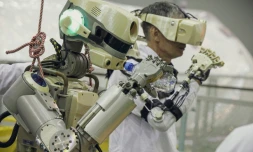 Essais du robot humanoïde russe Skybot F-850, alias Fedor, avant son départ pour l'ISS