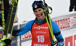 Julia Simon heureuse après sa victoire à la mass start d'Oberhof, en Allemagne, le 17 janvier 2021