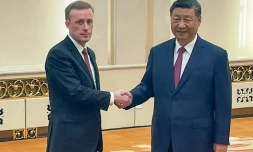 L'émissaire du président américain Jake Sullivan (g) et le président chinois Xi Jinping lors d'une rencontre à Pékin, le 29 août 2024