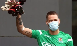 Le gardien de la Real Sociedad Alex Ramiro masqué à l'entraßnement le 13 mai 2020 à Lasarte (Espagne)