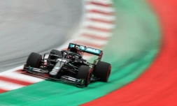 La monoplace Mercedes de Lewis Hamilton a dominé la premiÚre séance d'essais libres du GP d'Autriche sur le Red Bull Ring de Spielberg, le 3 jullet 2020