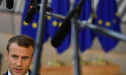 Emmanuel Macron parle à la presse au dernier jour du sommet européen à Bruxelles, le 29 juin 2018