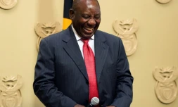 Le nouveau président sud-africain Cyril Ramaphosa après son élection au parlement du Cap le 15 février 2018