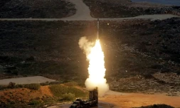 Un systÚme anti-aérien S-300 fait feu, ici en CrÚte en 2013 lors d'exercices de l'armée grecque