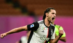 Adrien Rabiot le milieu de terrain de la Juventus le 7 juillet 2020 dans le stade San Siro de Milan.