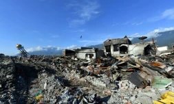 Les restes d'une mosquée de la région de Palu en Indonésie, qui a été dévastée par le séisme du 28 septembre, ici le 08 octobre 2018 dans la région de Balaroa