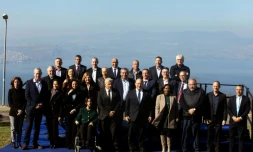 Le Premier ministre israélien Naftali Bennett, entouré des membres de son cabinet, dans le kibboutz Mevo Hama, sur le plateau du Golan, le 26 décembre 2021