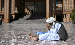 Un musulman prie lors de l'AĂŻd el-Fitr, marquant la fin du ramadan, le 13 MAI 2021 Ă Kaboul, en Afghanistan