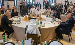 Antony Blinken (2e G) et les chefs de la diplomatie d'Israël et de quatre pays arabes en réunion le 28 mars 2022 à Sde Boker, dans le sud d'Israël