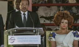 Le président Paul Biya, accompagné de son épouse Chantal Biya, lors d'un meeting de campagne à Maroua, le 7 octobre 2025