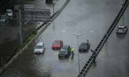 Une vue de la voie rapide "FDR drive" inondée après de fortes pluies à New York le 29 septembre 2023