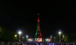 La fan zone près de la Tour Eiffel aux couleurs du Portugal vainqueur de l'Euro-2016